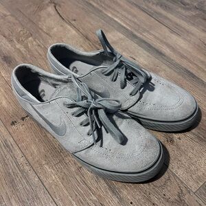 Nike Men's Suede Gray Sneakers